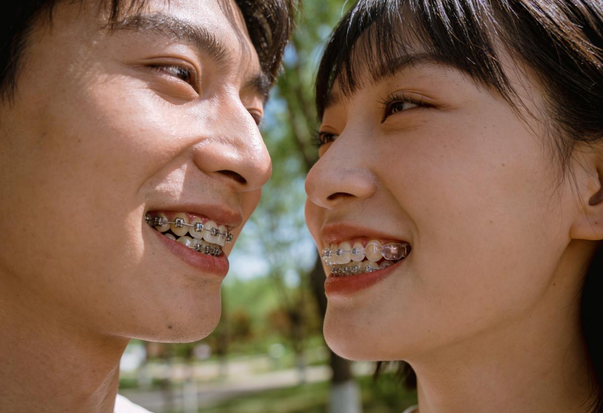 成都25岁矫正牙齿真的晚了吗?过来人告诉你可行的方法与时间