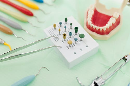 丹阳费用门牙种牙多少钱_丹阳种一颗门牙的费用_丹阳种植牙