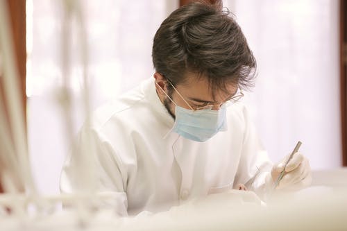 成都孩子嘴巴发白是鹅口疮还是缺营养？家长必看的5种原因解析